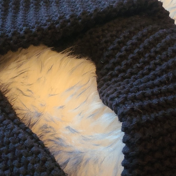 AE Knit Sweater - Picture 4 of 5